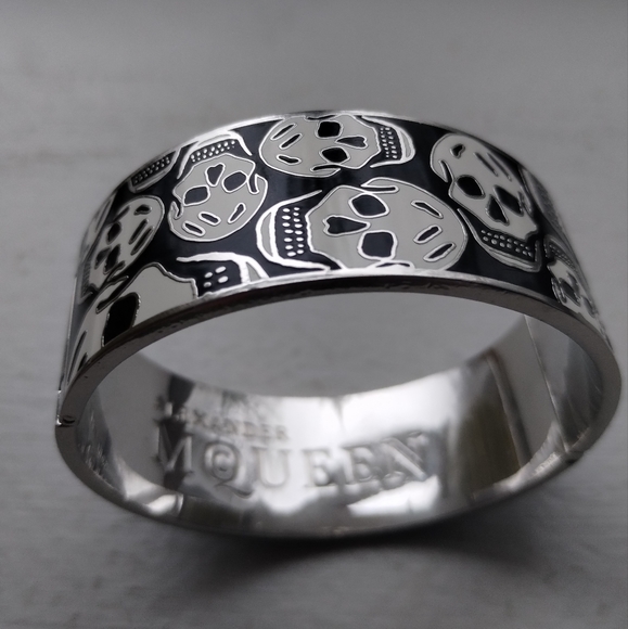 Alexander McQueen Jewelry - Alexander McQueen Enamel Skull Bangel
